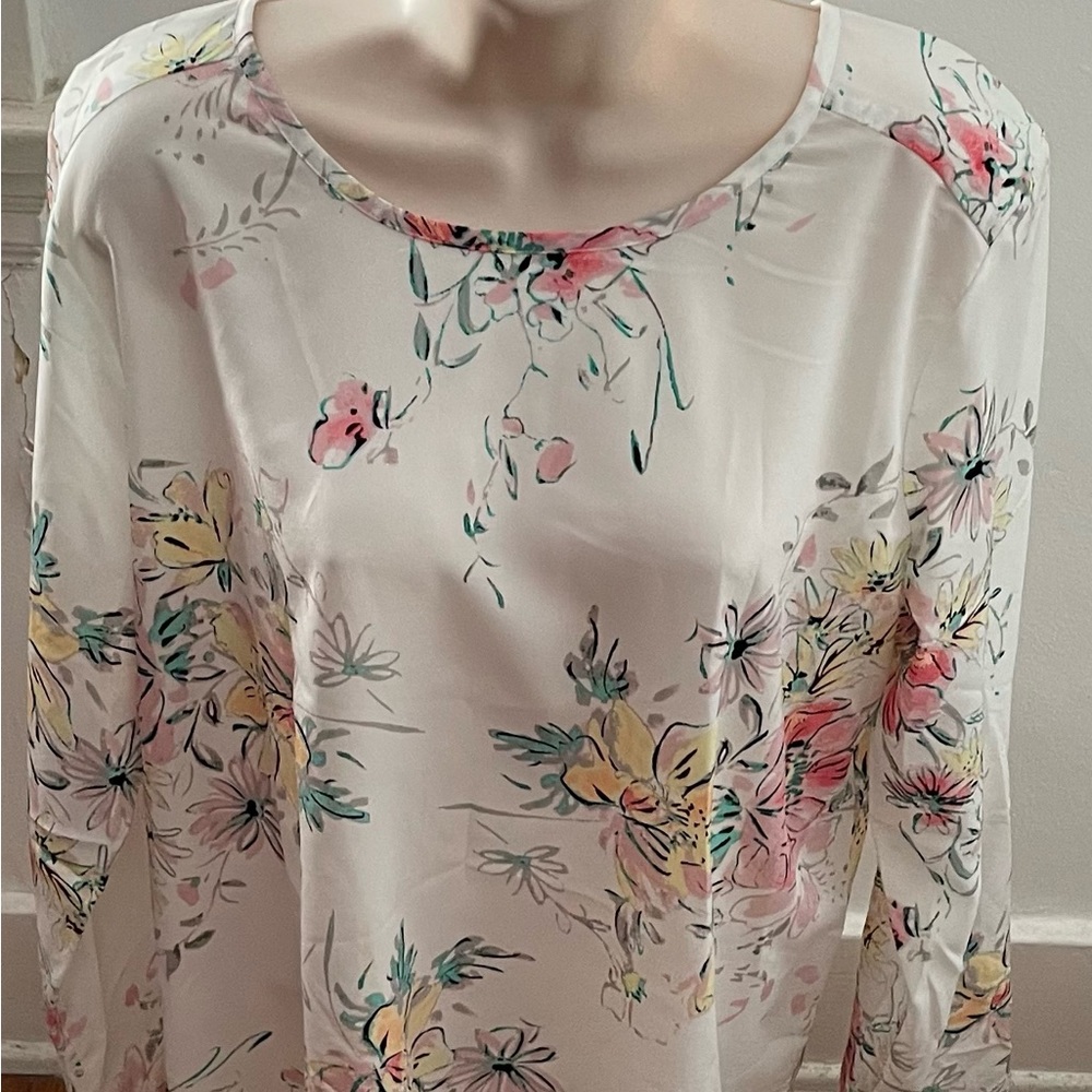 Van Heusen white floral roll tab sleeve relaxed fit blouse, size M boho summer